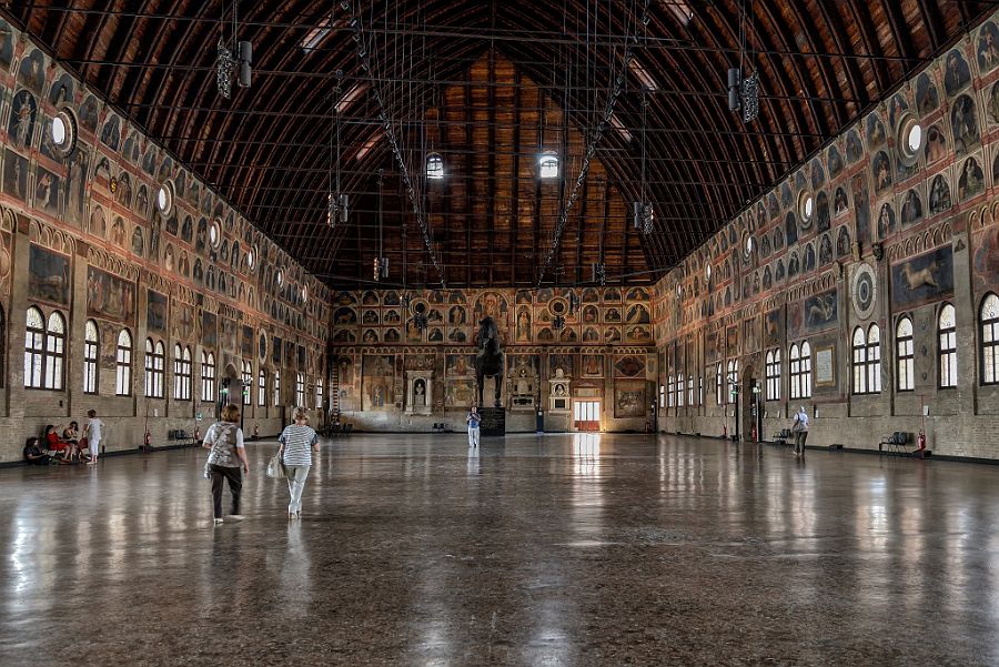 11 - Palazzo della Ragione.JPG
